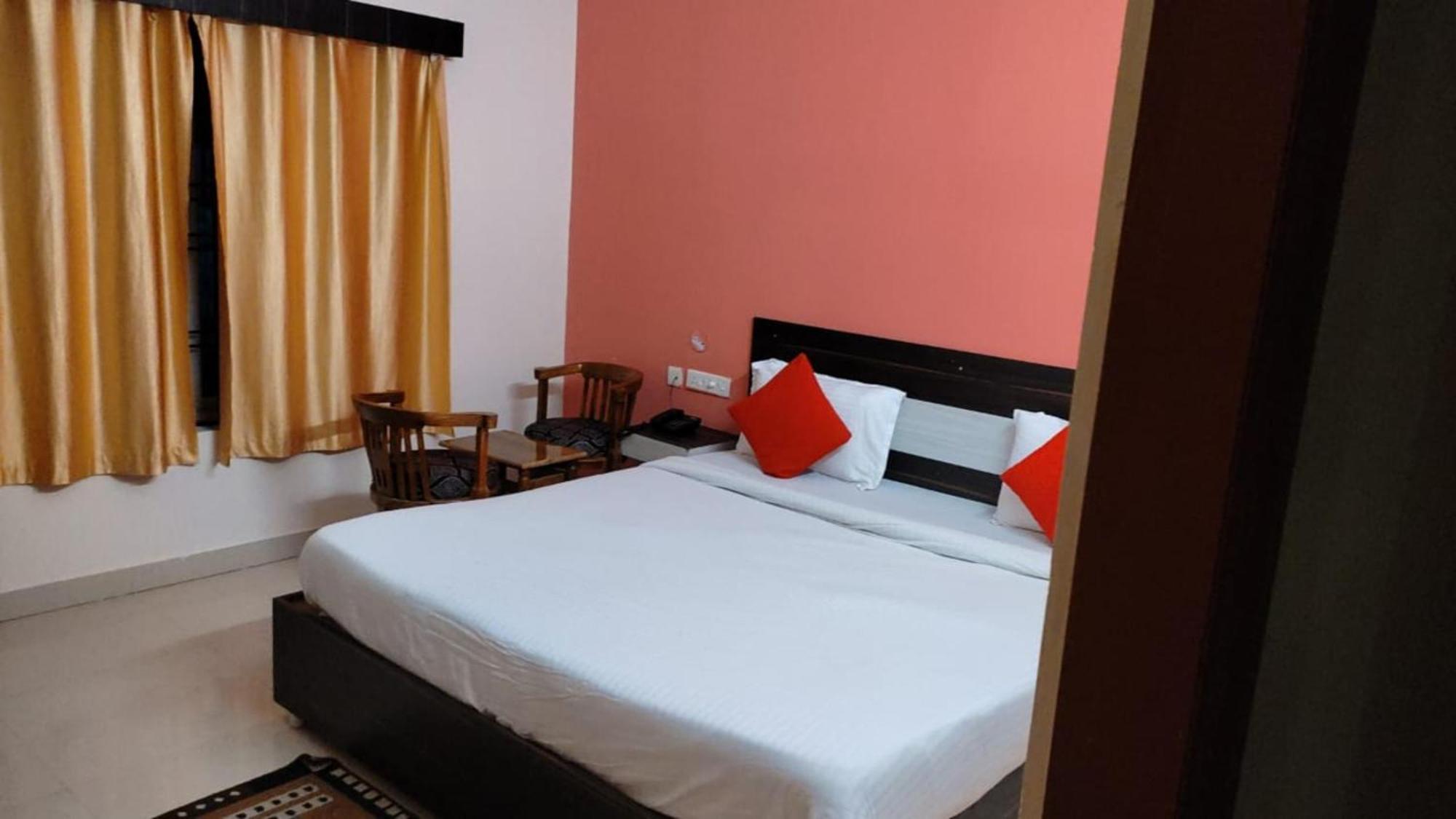 Goroomgo Blue Bell Bhubaneswar - Well Decorated Room -Wifi And Parking Facilities Available Екстериор снимка