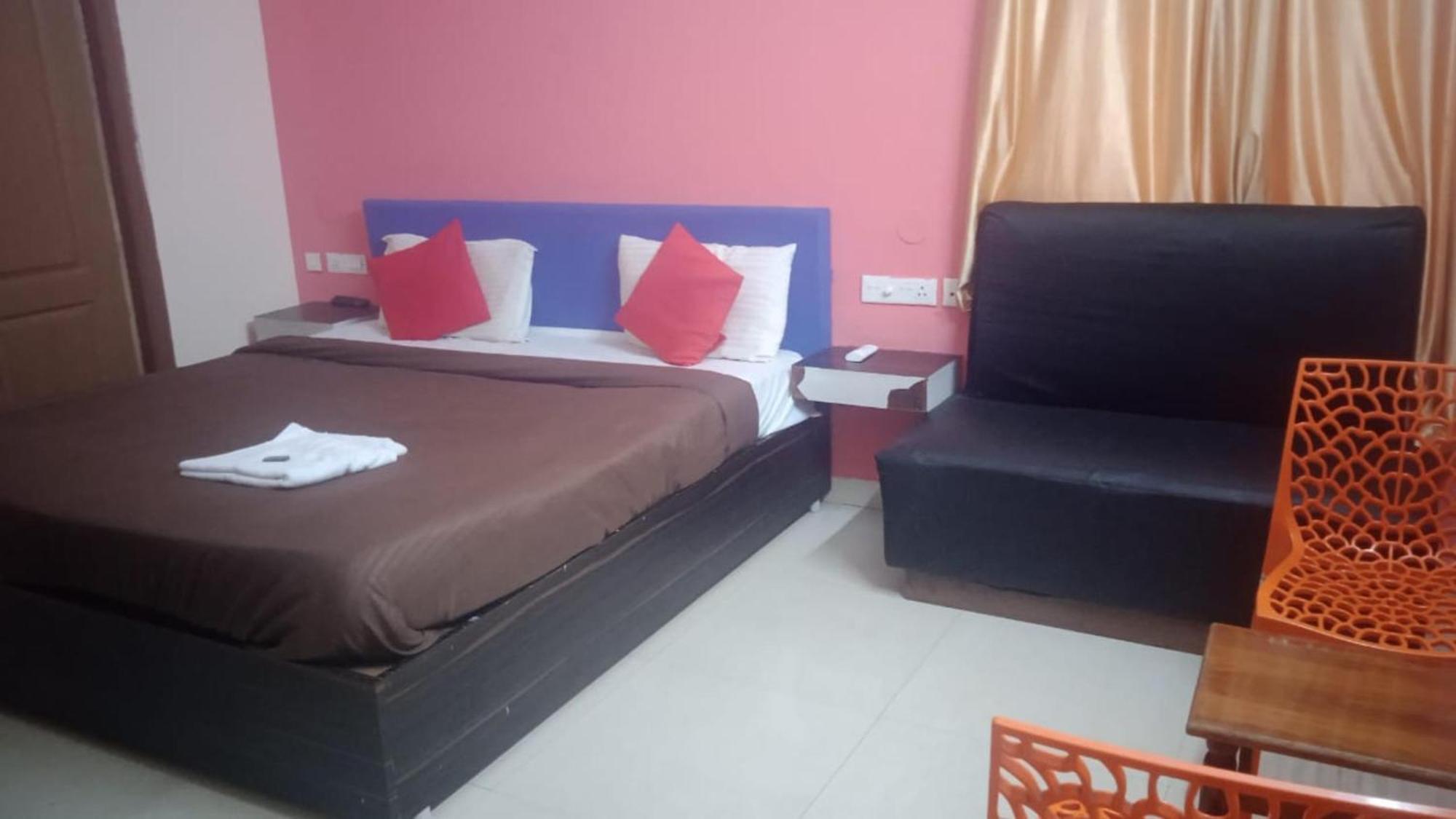 Goroomgo Blue Bell Bhubaneswar - Well Decorated Room -Wifi And Parking Facilities Available Екстериор снимка