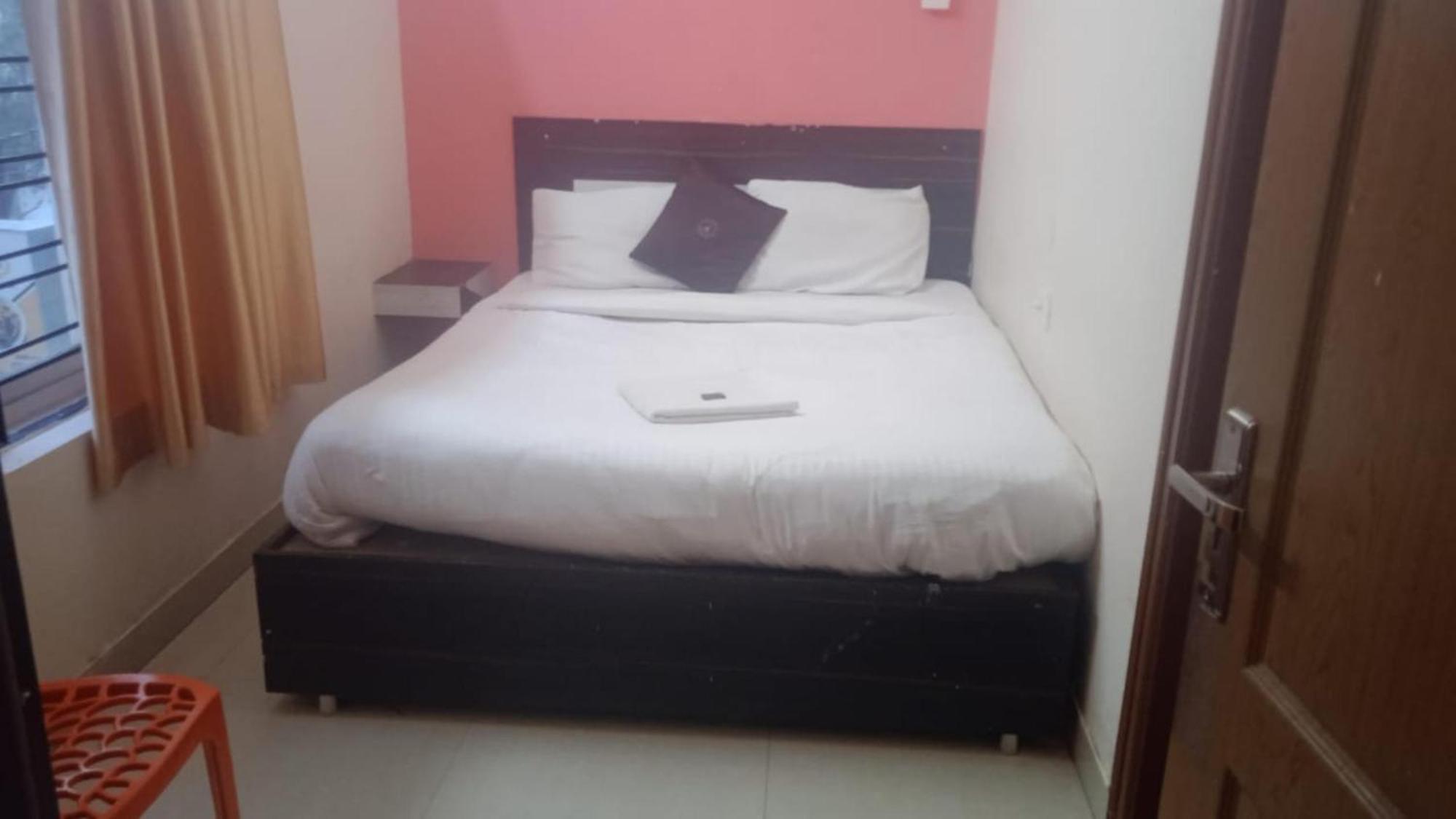 Goroomgo Blue Bell Bhubaneswar - Well Decorated Room -Wifi And Parking Facilities Available Екстериор снимка