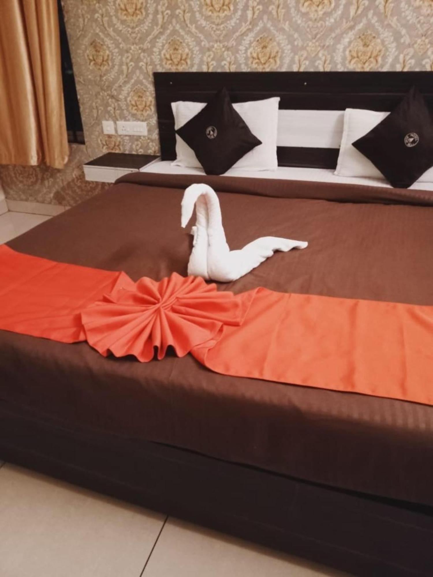 Goroomgo Blue Bell Bhubaneswar - Well Decorated Room -Wifi And Parking Facilities Available Екстериор снимка